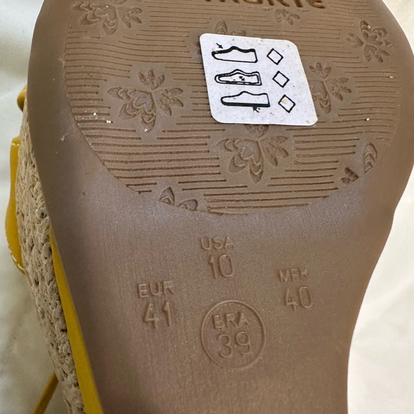 Viamarte, Brazilian Sandals . Beautiful yellow platforms. Size 10 US NWOT - Picture 5 of 5